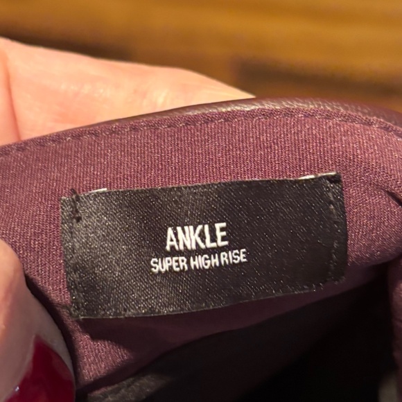 Express Super High Waisted Ankle Pleated Faux Leather Pants Burgundy 2R NWT - Picture 6 of 8